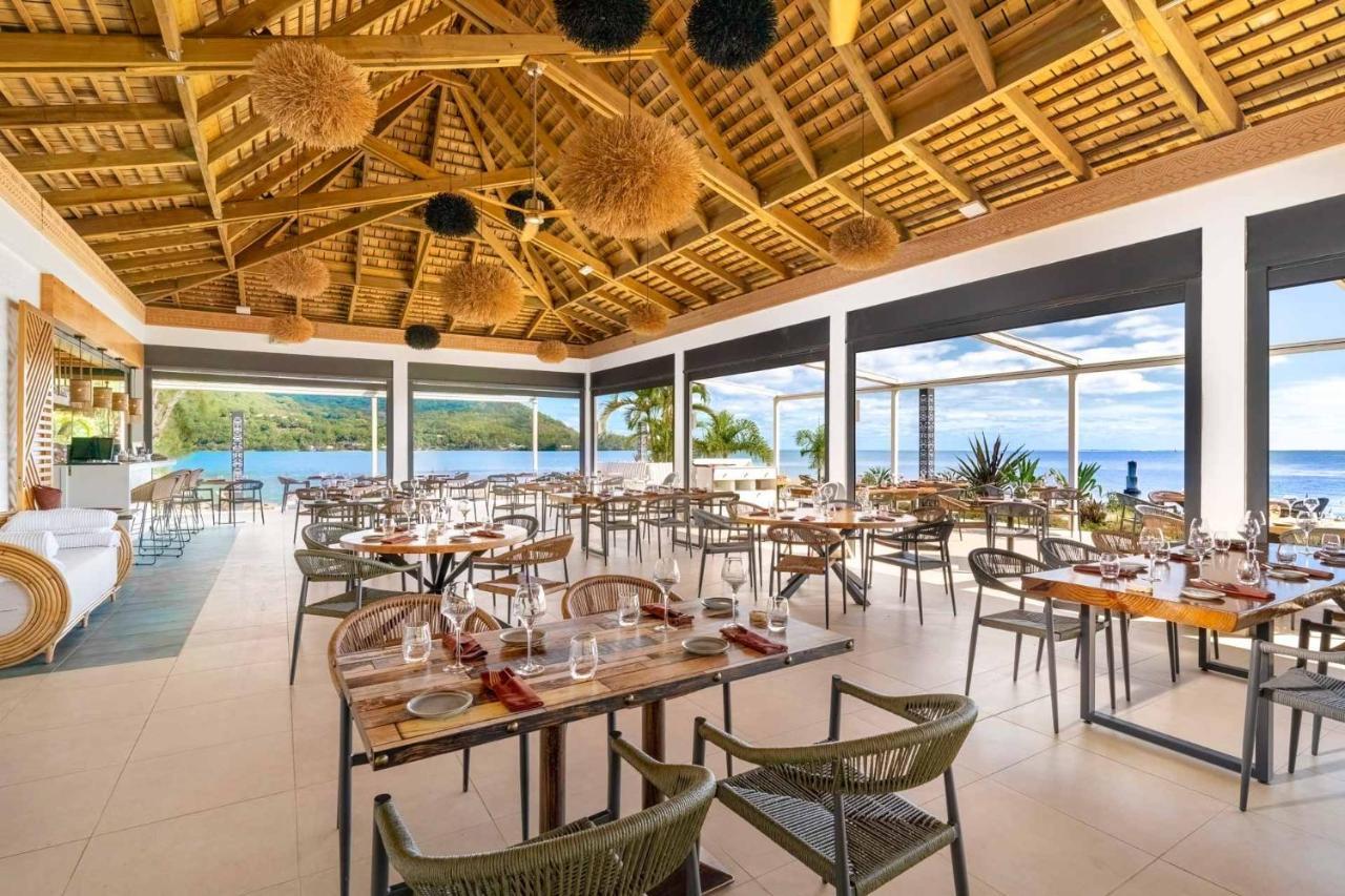 Cook'S Bay Hotel & Suites Paopao Exterior foto